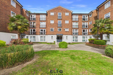 2 bed flat for sale in well looked after purpose 
