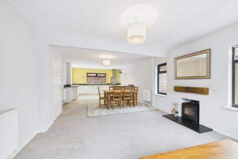 CAM01740G0-PR0486-STILL010