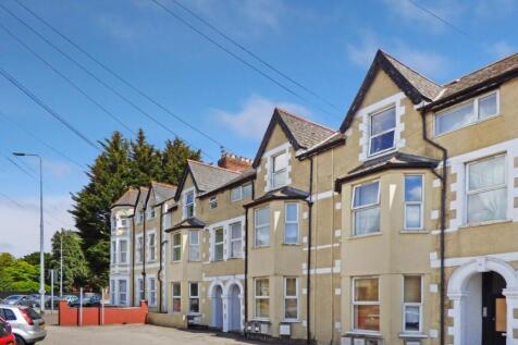 1-bed flat on Ely Road, Cardiff, CF5, £875/mo