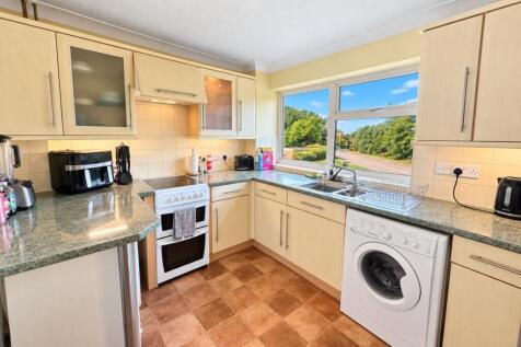 Rowan Drive, Highcliffe , Dorset. BH23 4SH photo 3