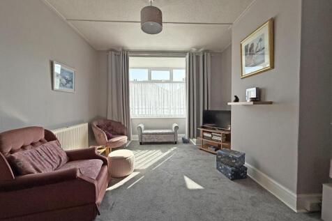 Coleridge Avenue 3 - Lounge Front.jpg