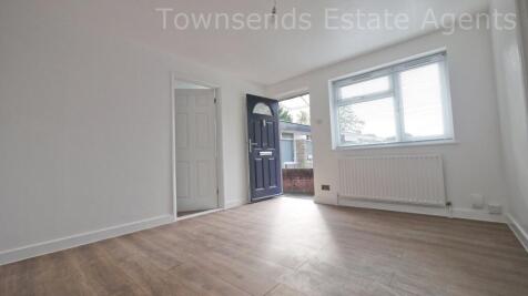 High Street, Northwood photo 2