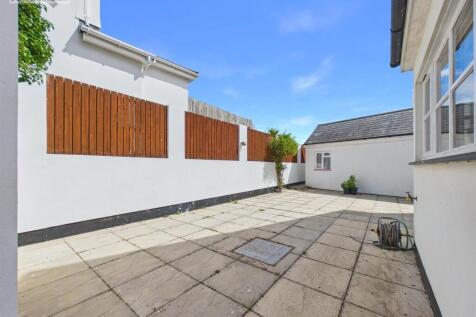 Rear Garden (3).jpg