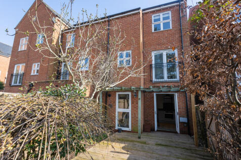 15 St Nicholas Pl...