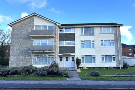 2-bed flat on Berrow Road, Burnham-on-Sea, Somerset, TA8, £900/mo