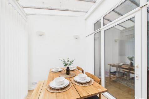 Conservatory/Dining Room