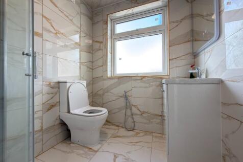 Masefield Avenue, Southall, Middlesex, UB1 photo 3