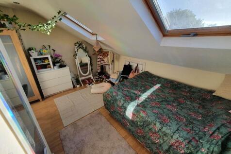 Top floor front bedr