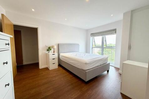 Royal Court, Stanmore Place, Stanmore photo 5