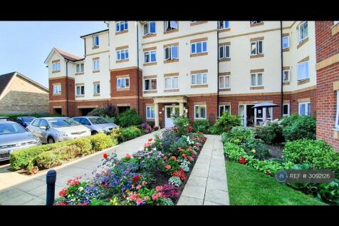 1-bed flat on Grove Road, Woking, GU21, £1,200/mo
