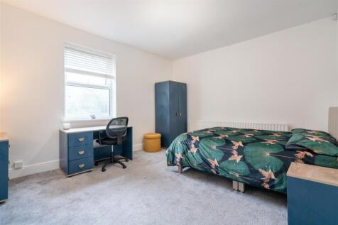 7-bed house on 12 Holberry Close, Sheffield, £3,246/mo