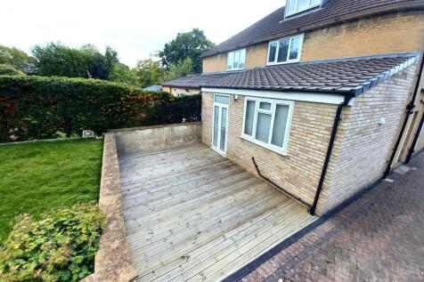 Carr Manor Walk, Leeds, West Yorkshire, LS17 photo 5