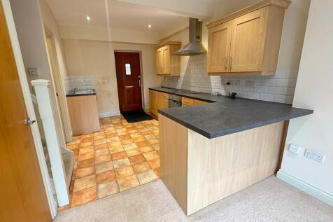 Kitchen from Loun...