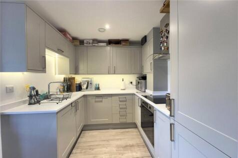 Station Road, Bourne End, Buckinghamshire, SL8 photo 3