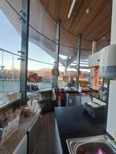 Retail Property (high street) to rent Image 3