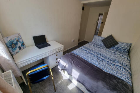 4 bed flat to rent Wellington Street, Southsea PO
