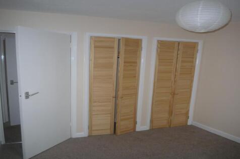 1 Golf Bungalow - Bedroom.JPG