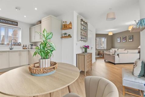 KITCHEN LOUNGE DINING