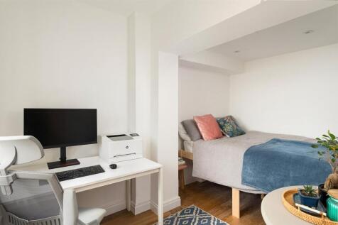 Ground floor bedroom 4 / study