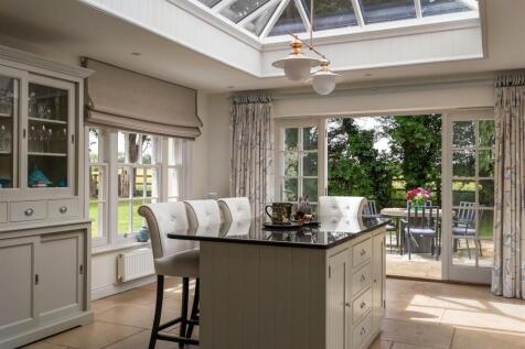 13 - Leigh Hall - SN6 6RD - Web.jpg