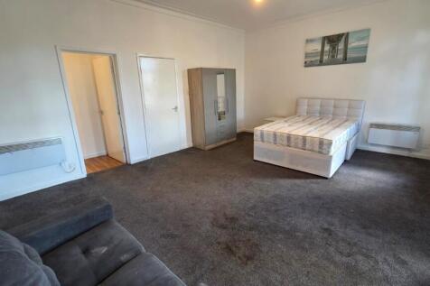 Bright, spacious furnished double bedroom with ...