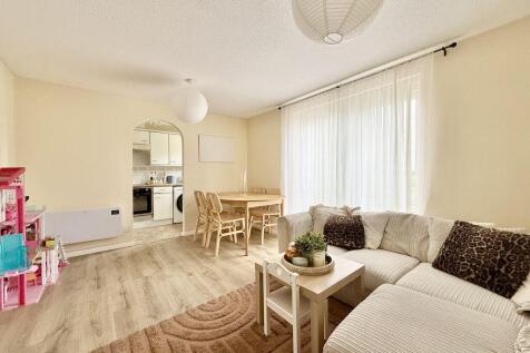 Timber Court, Columbia Wharf Road, Grays photo 3