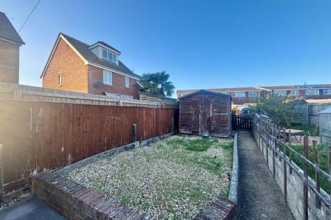 404 Chickerell - Garden 1.jpg