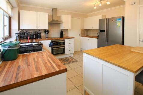 Kitchen 2.JPG
