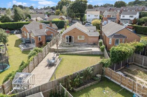 2 Aintree Close, Cus