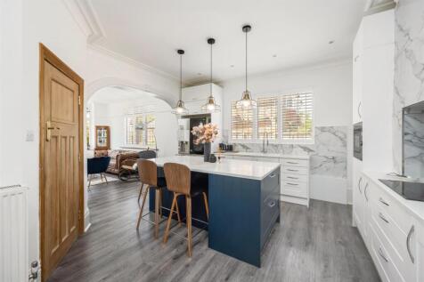 St Valerie Road, 19-010.jpg