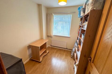 BEDROOM 3 / HOME OFFICE