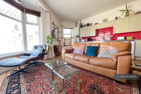 Open Plan Lounge, Kitchen, Dining Area