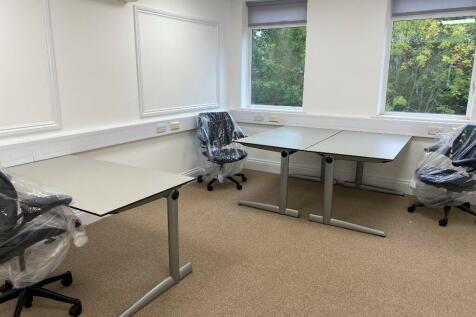 3 Desk Office