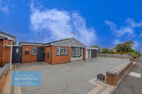 Beautifully Presented Two Bedroom Bungalow with S