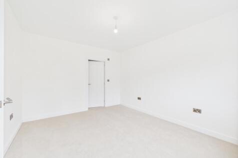 CAM04825G0-PR0117-STILL014