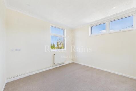 Gorringe Avenue, South Darenth, Dartford, Kent, DA4 photo 4