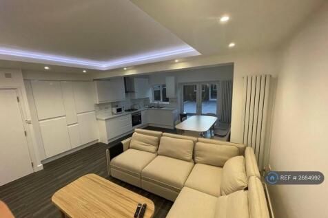 Lounge And Kitchen 1