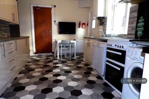 7-bed terraced on Talbot Road, Manchester, M14, £520/mo