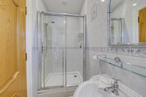En Suite Shower 2 Alt