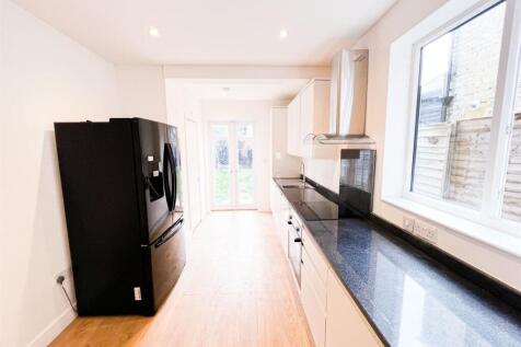 Park Grove Rd E11