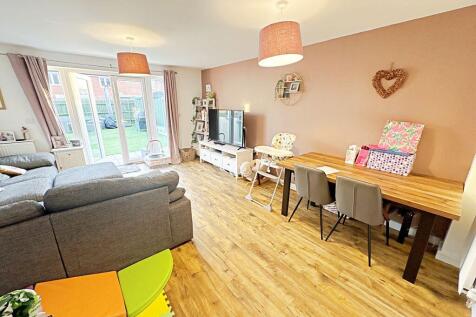 Lounge/ Dining Room