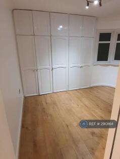 Main Double Bedroom 