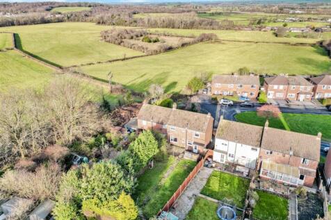 32 St Nicholas Estate, Baddesley Ensor