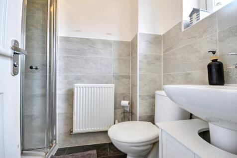 En-suite (Bedroom 1)