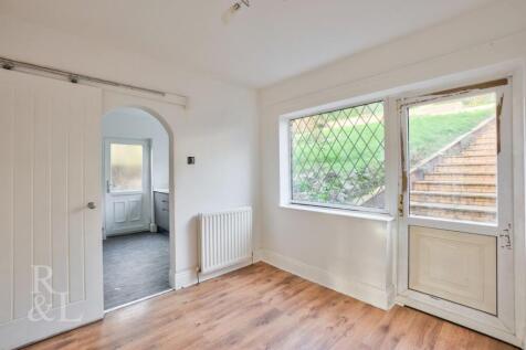 26 Vicarage Road (6).jpg