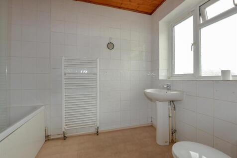 Bathroom 1.jpg