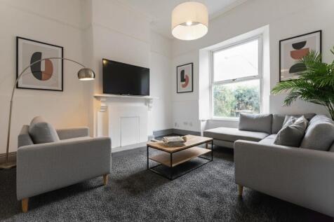 LIVING ROOM.jpg