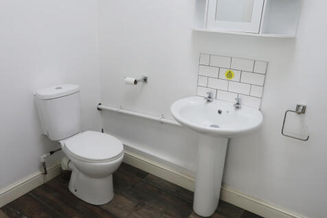Commercial Property to rent Image 12