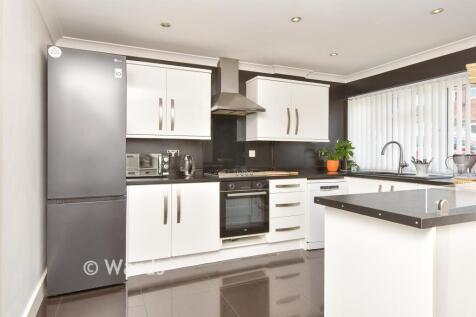 Kitchen/ Dining Room