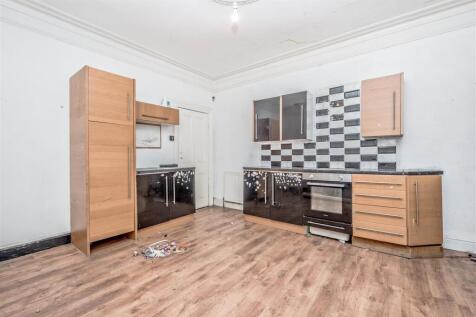 Fitted Dining Kitchen: